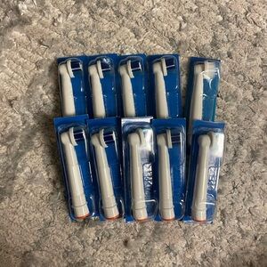 ORAL B Replacement Electric Toothbrush Heads - White